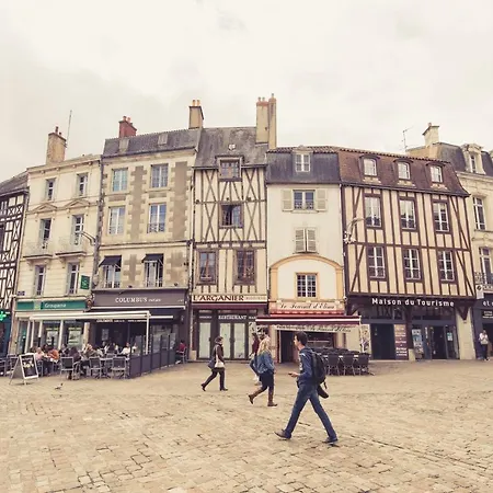 アパート La Maison De La Liberte Jeanne Barret ポアティエ
