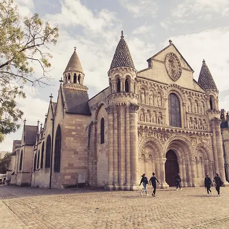 La Maison De La Liberte Jeanne Barret * Poitiers
