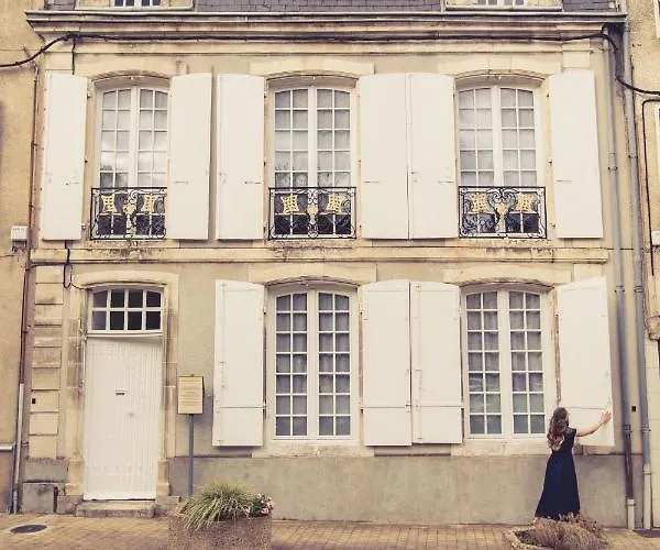 La Maison De La Liberte Jeanne Barret Apartment