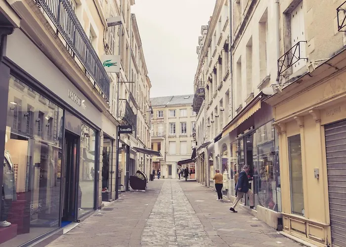 La Maison De La Liberte Jeanne Barret * Poitiers